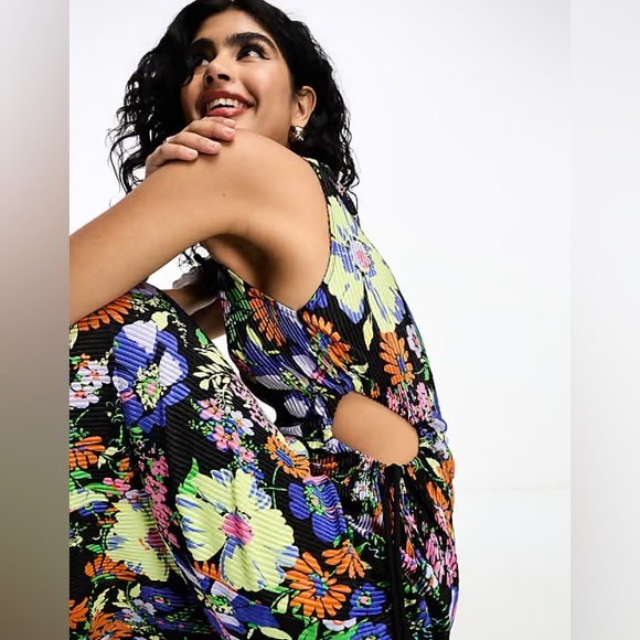 ASOS DESIGN high neck midi plisse dress with cutouts in floral print - Picture 4 of 7